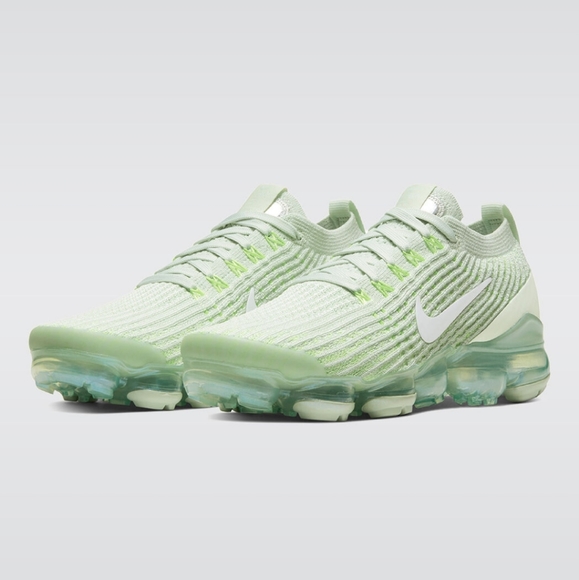Nike Shoes - Nike air vapormax sneakers